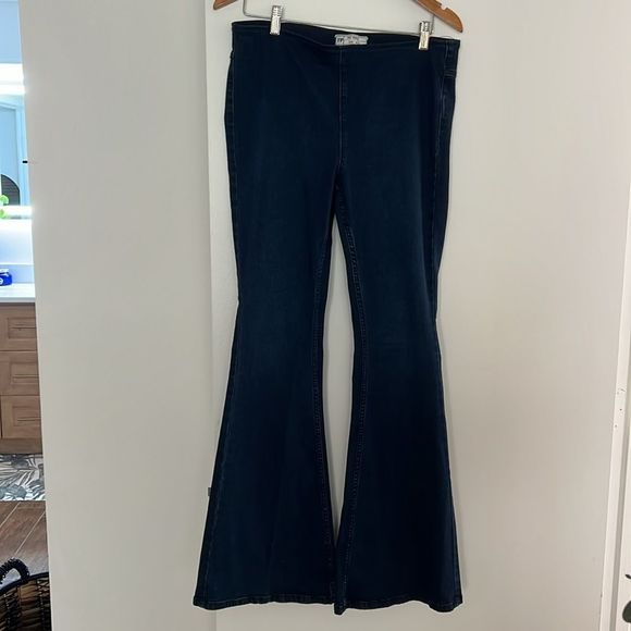 Free People We the Free Gummy Flared Leg Mid Rise Pull-On Stretch Jeans Sz 31 - Picture 3 of 6